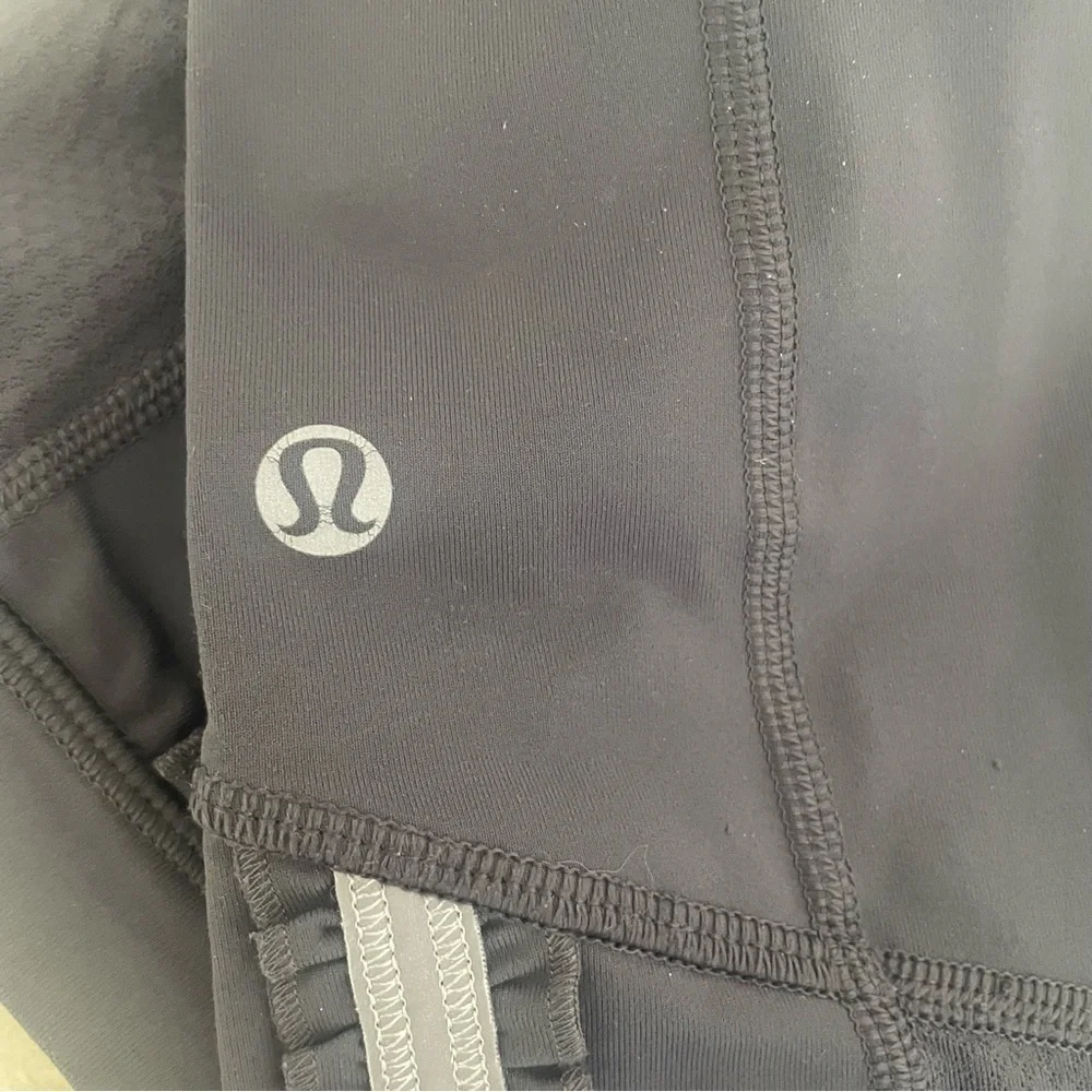 Lululemon Gray Purple Athletic Cropped Leggings - 27062